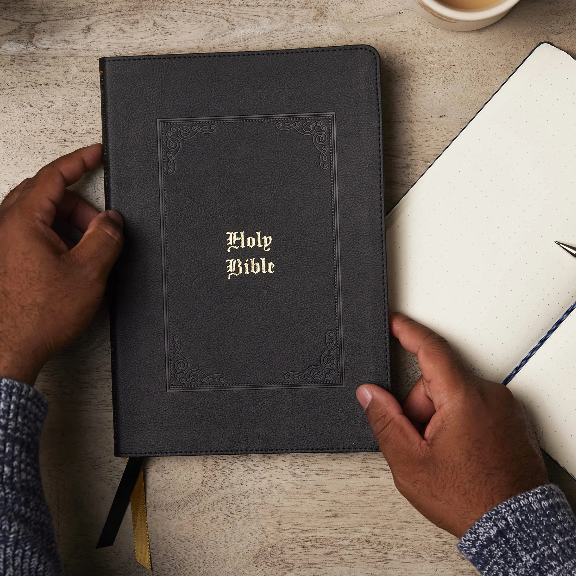 KJV Holy Bible: Giant Print Thinline Bible, Black Leathersoft, Red Letter, Comfort Print: King James Version (Vintage Se, (Hardcover)