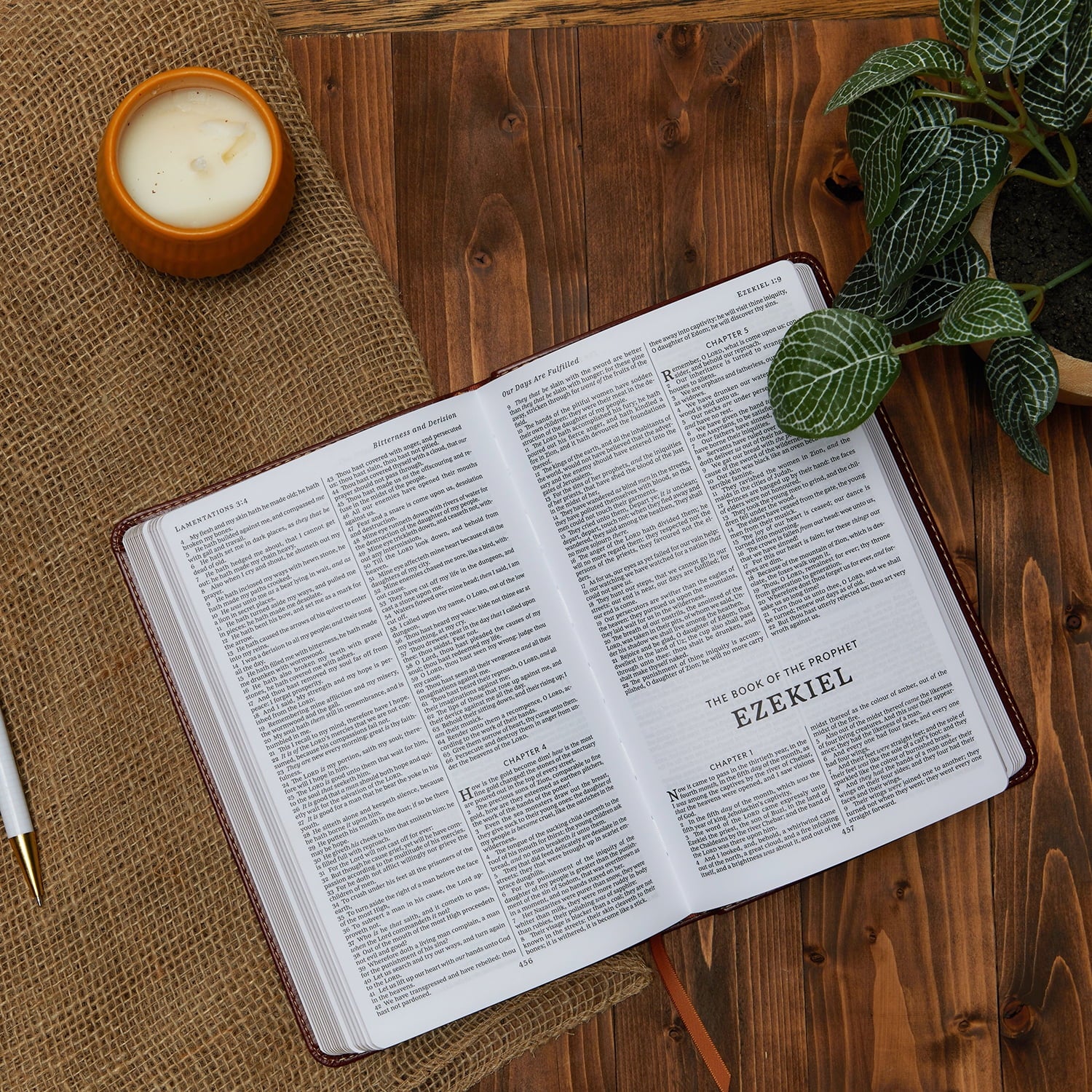 KJV, Deluxe Gift Bible, Imitation Leather, Black, Red Letter Edition (Hardcover)